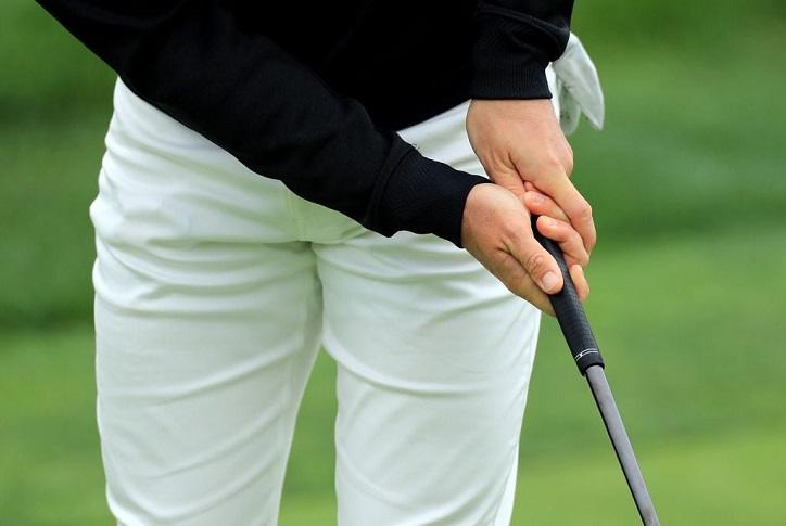 cross-handed-putting-grip